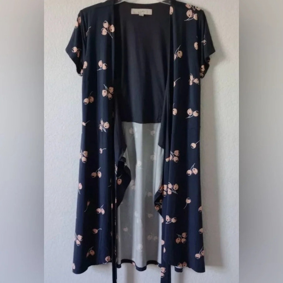 NWT Loft Women's Grey with Cherry Print Short Sleeve V-Neck
Wrap Dress size 6 - Picture 3 of 7